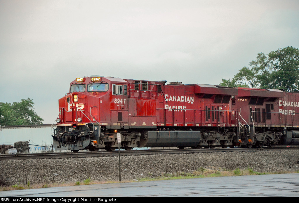 CP ES44AC Locomotive